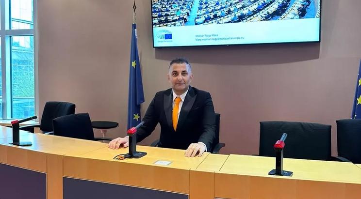 Gáspár Győző lánya körbevezetésével otthon érezhette magát az Európai Parlamentben. / Fotó: Gáspár Győző-Facebook
